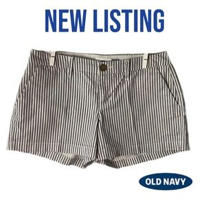 Old Navy sz 0 Women's White & Grey Vertical Stripe Shorts Summer Mid Rise